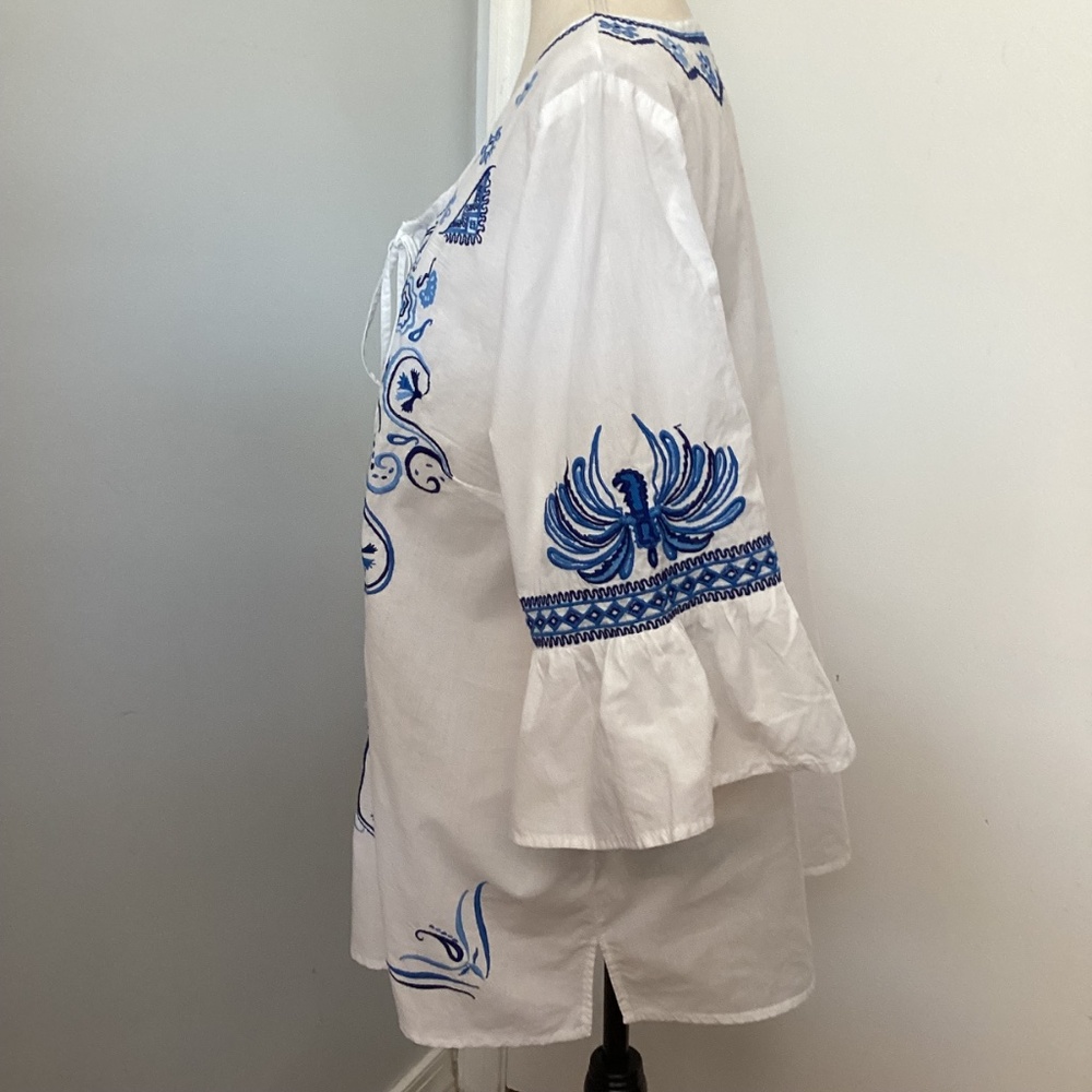 DENIM 24/7  WOMAN PLUS 16W WHITE BLOUSE  BLUE FLORAL EMBROIDERY RELAXED FIT - Picture 5 of 10